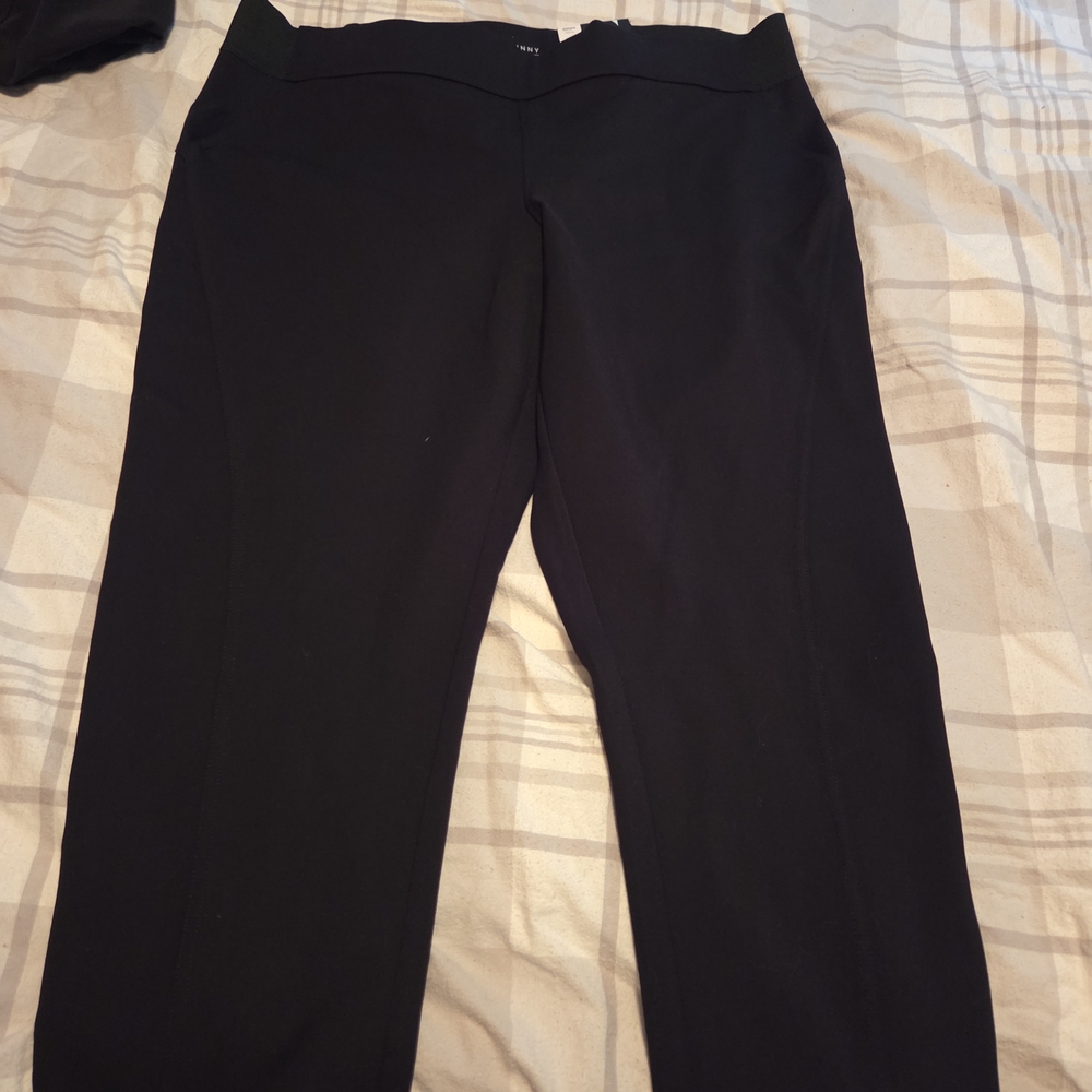Vera Wang Black Ankle Cropped Pants